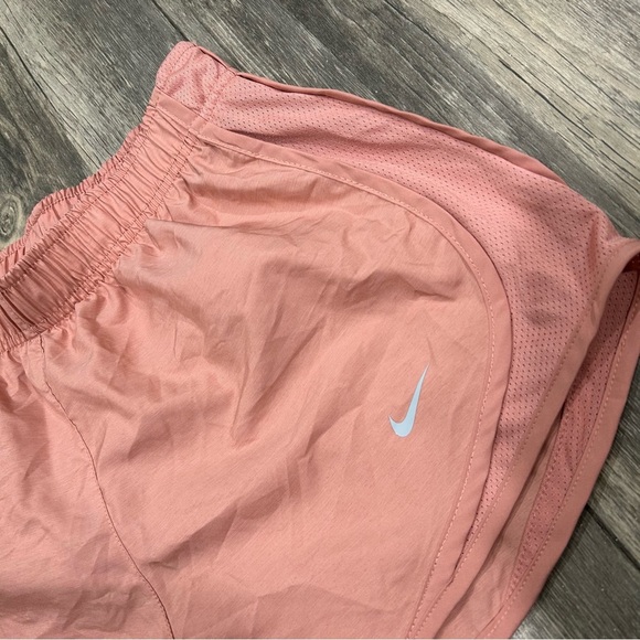 NIKE - Running Shorts - Picture 2 of 5